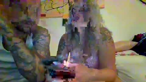 Snapshot of thiccthicc13 chatting on 09/15/25, 12:21 thiccthicc13 online show from 09/15/25, 12:21