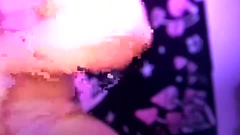 Ariel online show from 10/19/25, 03:45