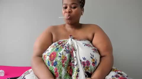 Snapshot of thickleeyanax chatting on 02/15/25, 11:17 thickleeyanax online show from 02/15/25, 11:17