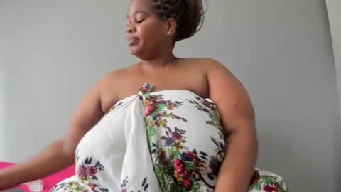 Snapshot of thickleeyanax chatting on 02/15/25, 02:33 thickleeyanax online show from 02/15/25, 02:33
