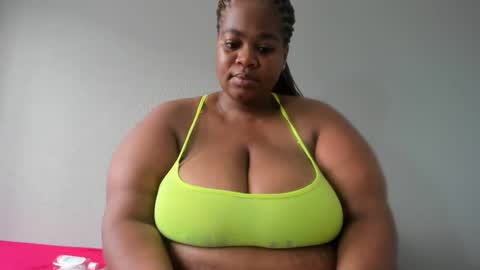 Snapshot of thickleeyanax chatting on 02/16/25, 05:04 thickleeyanax online show from 02/16/25, 05:04