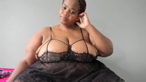 Snapshot of thickleeyanax chatting on 02/18/25, 06:26 thickleeyanax online show from 02/18/25, 06:26