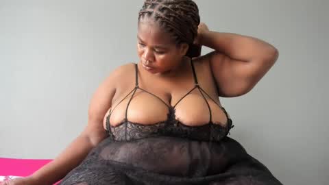 Snapshot of thickleeyanax chatting on 02/18/25, 01:22 thickleeyanax online show from 02/18/25, 01:22