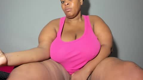 Snapshot of thickleeyanax chatting on 02/20/25, 02:29 thickleeyanax online show from 02/20/25, 02:29