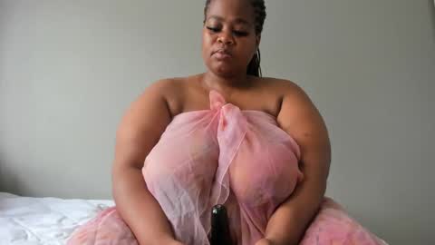 Snapshot of thickleeyanax chatting on 02/27/25, 08:28 thickleeyanax online show from 02/27/25, 08:28
