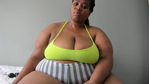Snapshot of thickleeyanax chatting on 03/07/25, 02:45 thickleeyanax online show from 03/07/25, 02:45