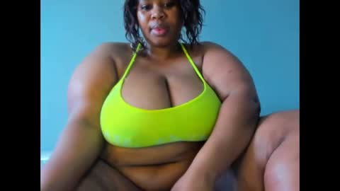 Snapshot of thickleeyanax chatting on 09/14/25, 12:26 thickleeyanax online show from 09/14/25, 12:26