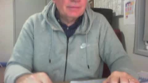 Snapshot of thickmelnik chatting on 12/28/24, 01:06 James online show from 12/28/24, 01:06