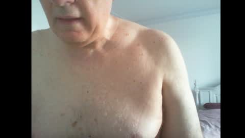 Snapshot of thickmelnik chatting on 01/20/25, 09:11 James online show from 01/20/25, 09:11