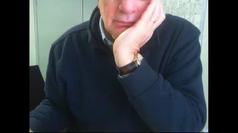 Snapshot of thickmelnik chatting on 09/22/25, 02:41 James online show from 09/22/25, 02:41