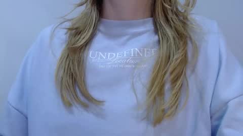 sara online show from 11/08/25, 02:34