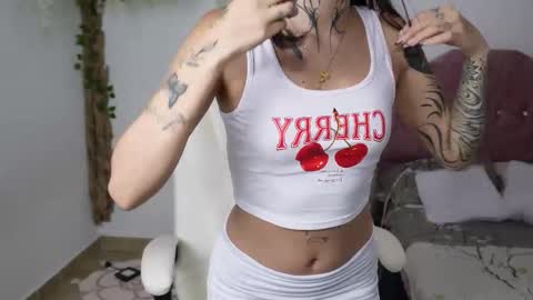 Snapshot of thin_princess chatting on 10/19/25, 02:12 THIN PRINCESS online show from 10/19/25, 02:12