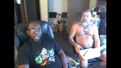 Snapshot of thiqqmasq chatting on 10/18/25, 09:48 ThiqqMasq online show from 10/18/25, 09:48