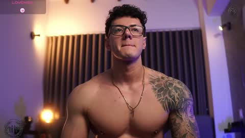 Thomas Falcon online show from 10/19/25, 02:23