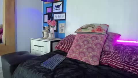 Snapshot of thomas_may4rs chatting on 01/17/25, 08:24 ---Thomas--- online show from 01/17/25, 08:24