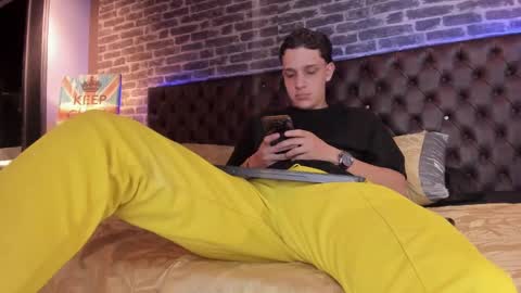 Snapshot of thomas_may4rs chatting on 01/28/25, 04:08 ---Thomas--- online show from 01/28/25, 04:08