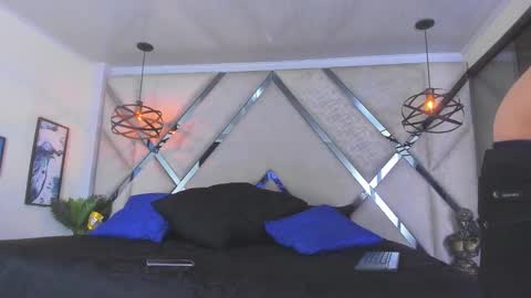 Snapshot of thomas_may4rs chatting on 02/19/25, 04:12 ---Thomas--- online show from 02/19/25, 04:12