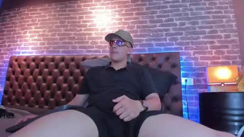 Snapshot of thomas_may4rs chatting on 02/23/25, 07:33 ---Thomas--- online show from 02/23/25, 07:33