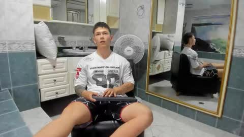 Snapshot of thomas_moon_ chatting on 09/11/25, 12:05 Thomas online show from 09/11/25, 12:05