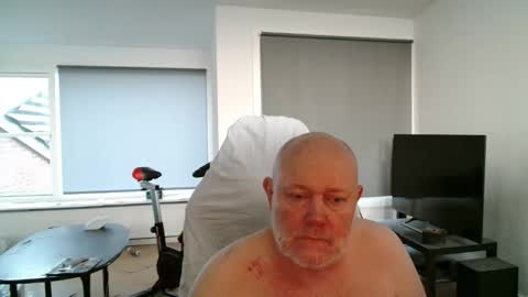Snapshot of thomash32 chatting on 09/09/25, 04:45 thomash32 online show from 09/09/25, 04:45