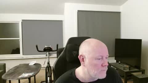Snapshot of thomash32 chatting on 09/30/25, 04:39 thomash32 online show from 09/30/25, 04:39