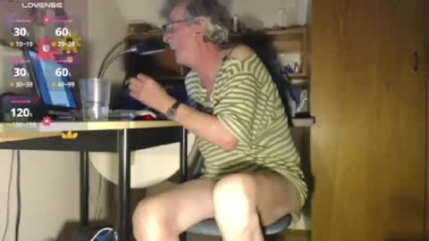 Snapshot of thomasleiber chatting on 01/10/25, 06:17 Thomas online show from 01/10/25, 06:17