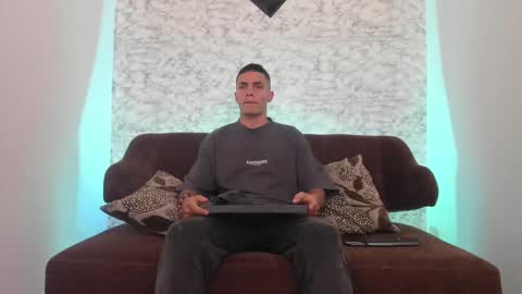 Snapshot of thomass_conor chatting on 02/15/25, 06:55 thomass_conor online show from 02/15/25, 06:55