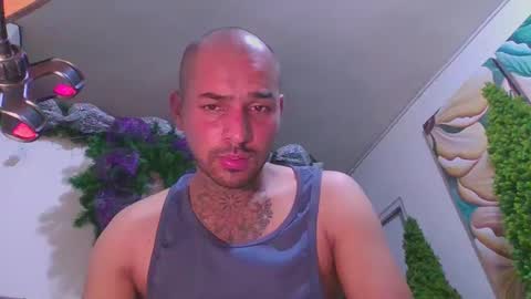 Snapshot of thomassmith2023 chatting on 02/21/25, 01:55 thomas smith online show from 02/21/25, 01:55