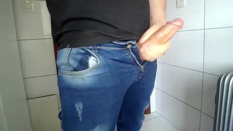 Snapshot of thomaz__ chatting on 09/24/25, 06:11 thomaz__ online show from 09/24/25, 06:11