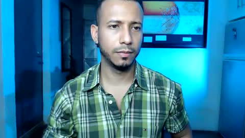 Snapshot of thommerxxx chatting on 12/04/25, 04:22 Thom online show from 12/04/25, 04:22