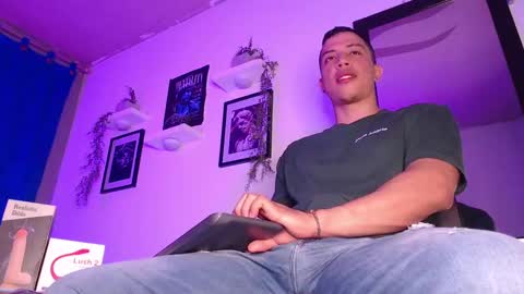 Snapshot of thomsevery_ chatting on 01/11/25, 03:13 Thoms Every online show from 01/11/25, 03:13