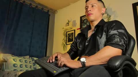 Snapshot of thomsevery_ chatting on 09/16/25, 12:22 Thoms Every online show from 09/16/25, 12:22