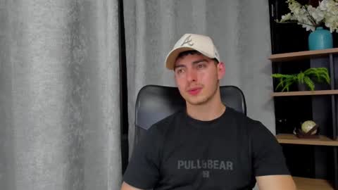 Snapshot of thomylov chatting on 02/11/25, 02:14 thomylov online show from 02/11/25, 02:14