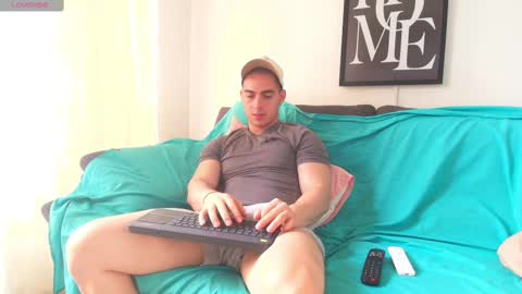 Snapshot of thomylov chatting on 03/07/25, 06:43 thomylov online show from 03/07/25, 06:43