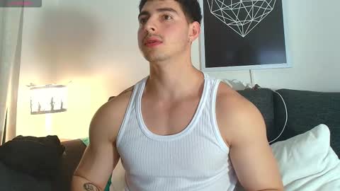 Snapshot of thomylov chatting on 10/03/25, 10:12 thomylov online show from 10/03/25, 10:12
