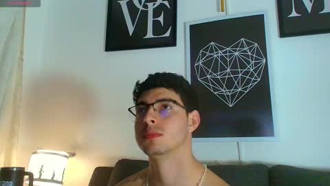 Snapshot of thomylov chatting on 12/01/25, 03:44 thomylov online show from 12/01/25, 03:44