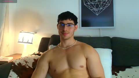 Snapshot of thomylov chatting on 12/04/25, 02:43 thomylov online show from 12/04/25, 02:43