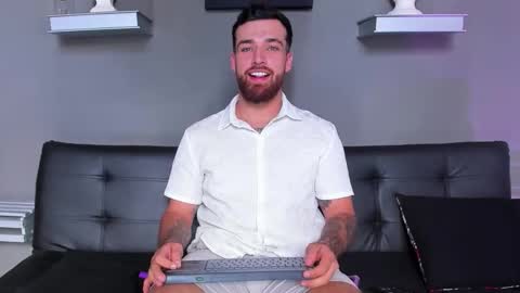 Snapshot of thor_evans chatting on 10/15/25, 07:14 thor_evans online show from 10/15/25, 07:14