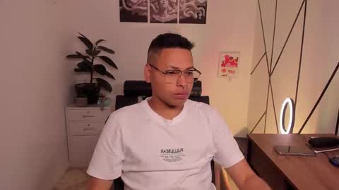 thorian_stormborn online show from 11/26/25, 07:37