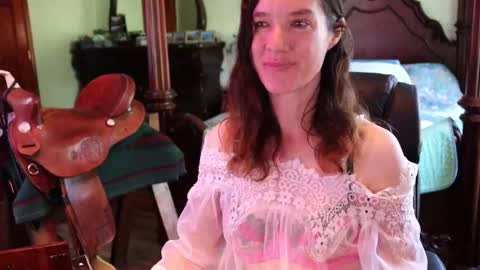 Snapshot of thornbury_rose chatting on 09/26/25, 01:48 ThornburyRose online show from 09/26/25, 01:48