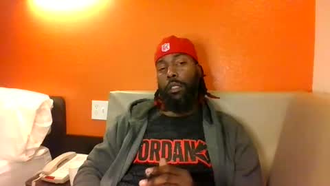 Snapshot of thotyboy68 chatting on 03/07/25, 06:13 Thotyboy online show from 03/07/25, 06:13