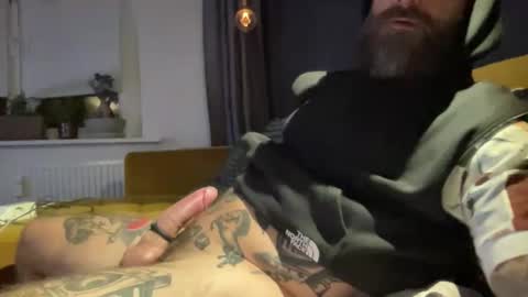 Snapshot of throatface_killah chatting on 10/11/25, 02:00 throatface_killah online show from 10/11/25, 02:00