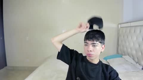 Snapshot of thyler_thompson chatting on 11/23/25, 02:44 thyler online show from 11/23/25, 02:44