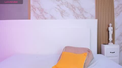 Snapshot of tianaglow4 chatting on 10/09/25, 12:14 tianaglow4 online show from 10/09/25, 12:14