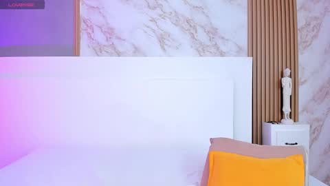 Snapshot of tianaglow4 chatting on 10/18/25, 12:06 tianaglow4 online show from 10/18/25, 12:06