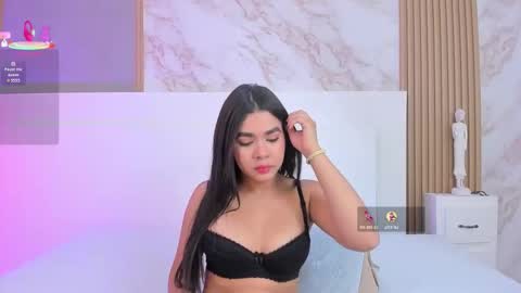 Snapshot of tianaglow4 chatting on 11/11/25, 12:05 tianaglow4 online show from 11/11/25, 12:05