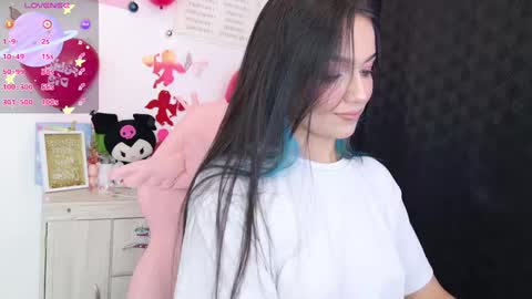 Snapshot of tianale chatting on 02/21/25, 01:00 Tiana Le online show from 02/21/25, 01:00