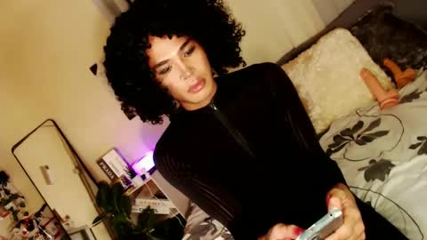 Snapshot of tiara_perezx chatting on 02/05/25, 09:46 Sam online show from 02/05/25, 09:46
