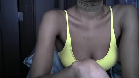 Snapshot of tiaradarling chatting on 02/25/25, 08:25 Tiara online show from 02/25/25, 08:25