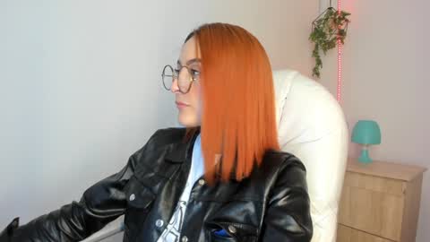 Snapshot of tiarha_ chatting on 12/23/24, 01:18 Tiarha online show from 12/23/24, 01:18
